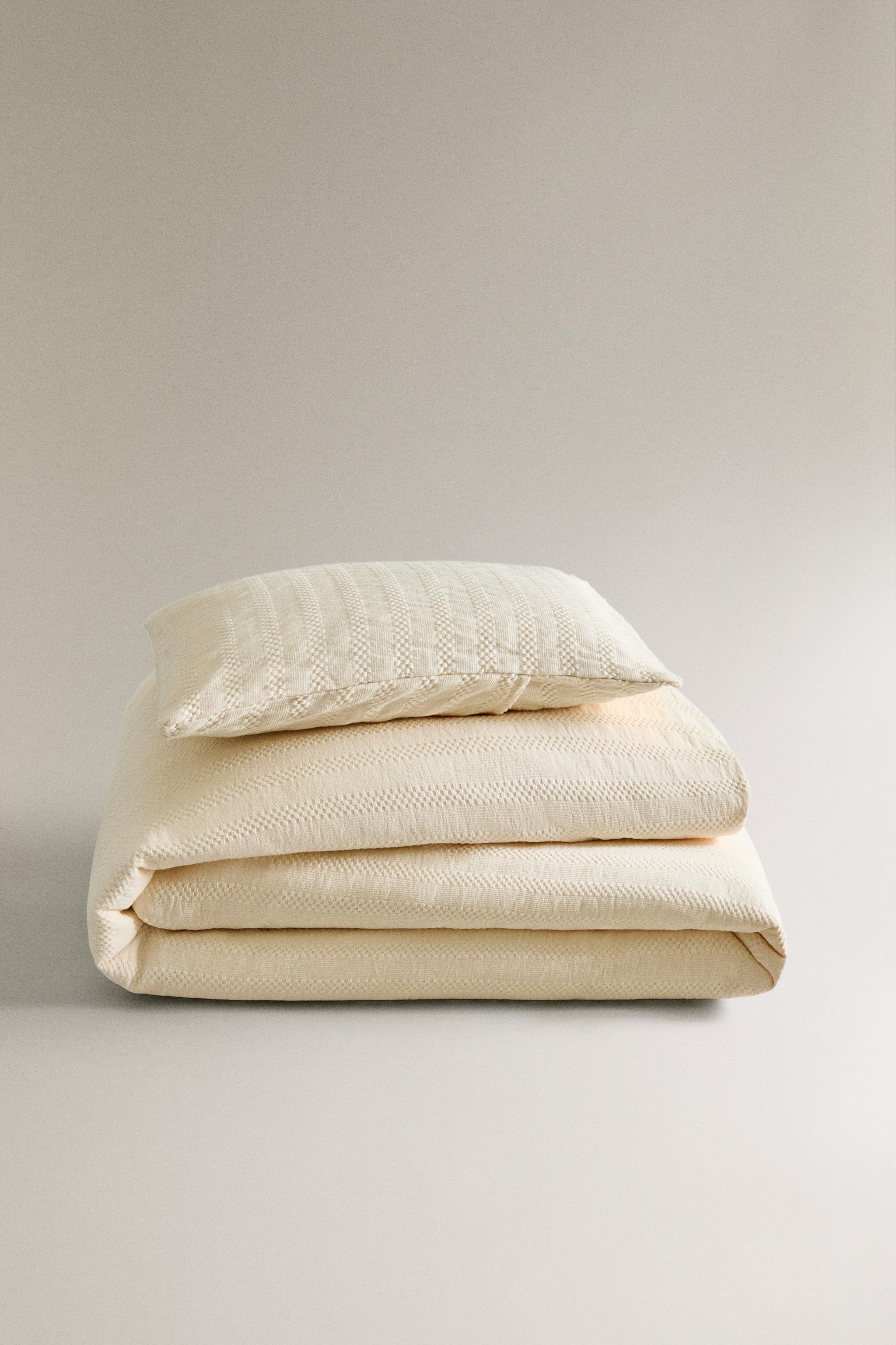KIDS STRIPED TEXTURED BEDSPREAD